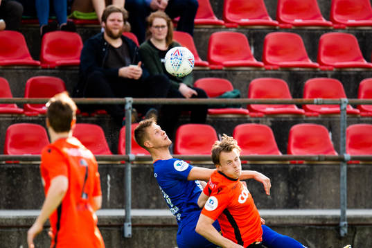 Hólmbert Fridjónsson of Aalesund and Nikolai Harris of