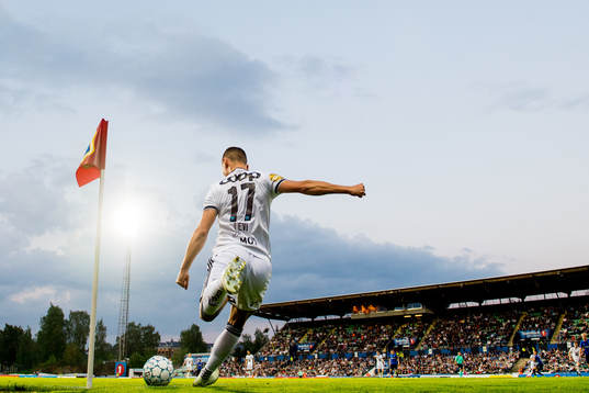 Jonathan Levi of Rosenborg takes a corner kick