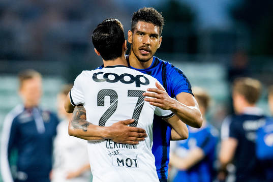 Rafik Zekhnini of Rosenborg and Ohi Omoijuanfo of Stabæk