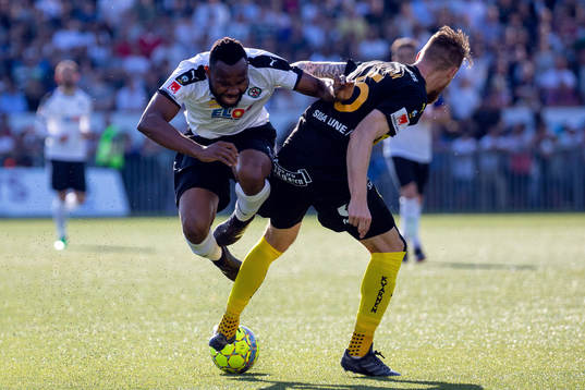 Örebros Michael Junior Omoh och Hammarbys David Fällman