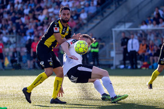 Hammarbys Imad Khalili och Örebros Michael Almebäck