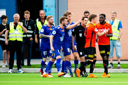 Players of Aalesund react