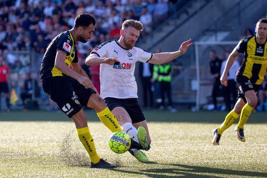 Hammarbys Imad Khalili och Örebros Michael Almebäck
