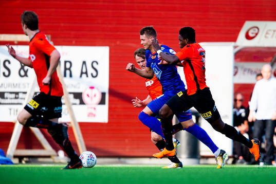 Hólmbert Fridjónsson of Aalesund and Michael Olusoji