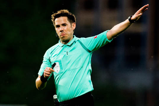 Referee Tom Harald Hagen
