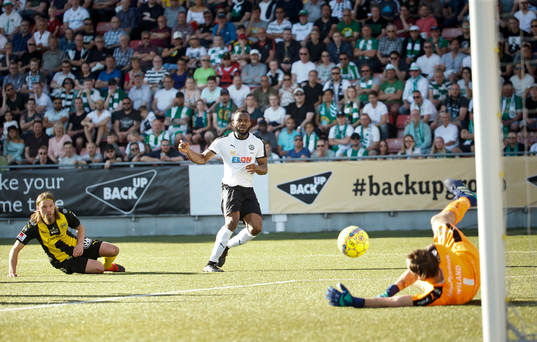 Örebros Michael Junior Omoh innan 1-0 målet