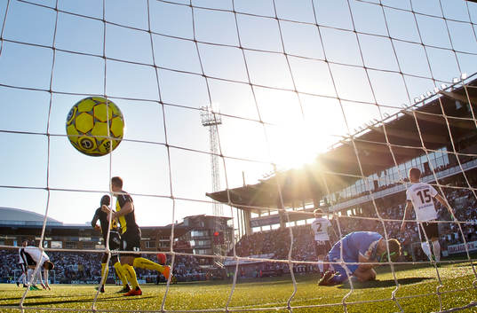 Örebros målvakt Oscar Jansson deppar vid Hammarbys Jiloan