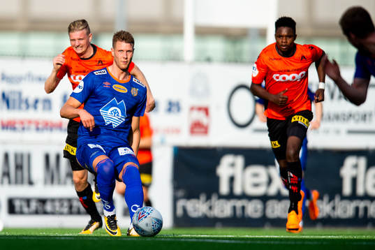Erik Huseklepp of Åsane and Hólmbert Fridjónsson of
