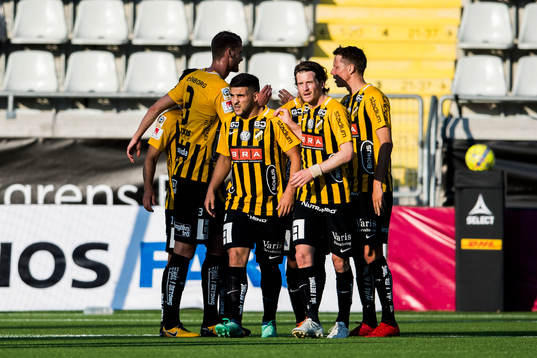 Häckens spelare jublar