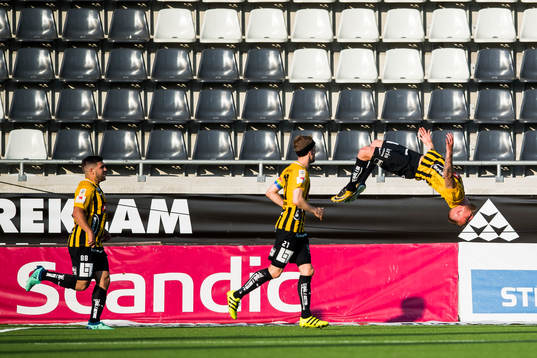 Häckens Alexander Faltsetas jublar