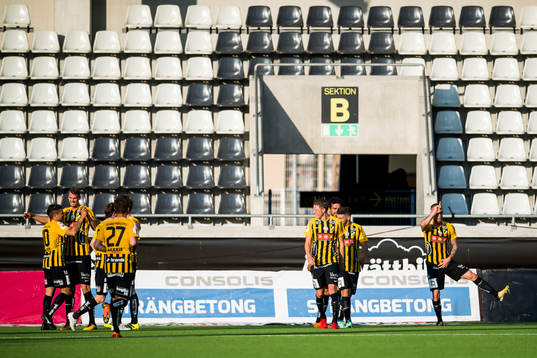 Häckens Alexander Faltsetas jublar
