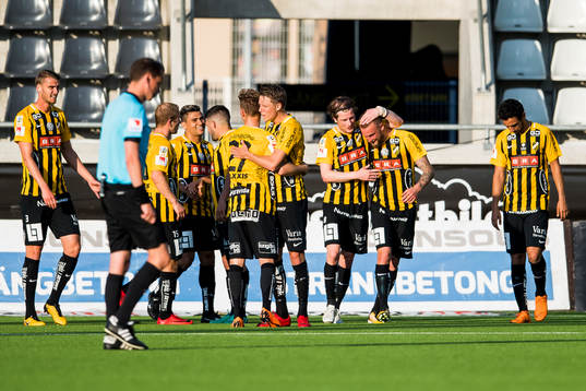 Häckens Alexander Faltsetas jublar