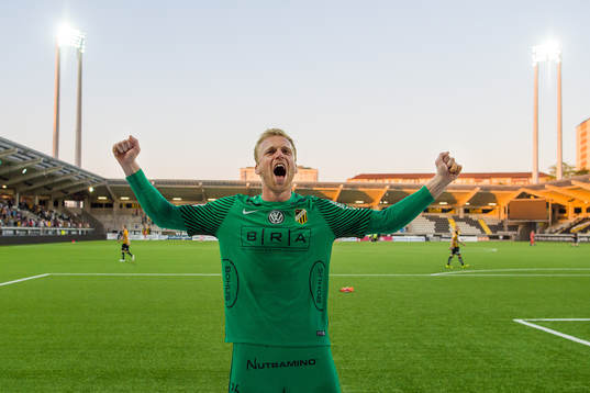 Häckens Peter Abrahamsson jublar