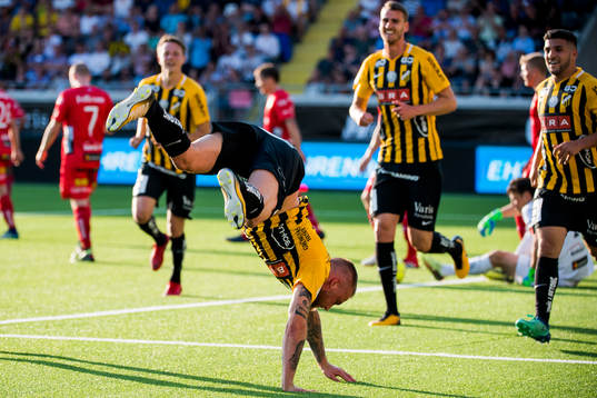 Häckens Alexander Faltsetas jublar