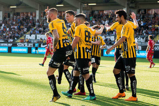 Häckens Alexander Faltsetas jublar