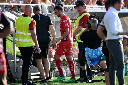 Elfsborgs Robert Gojani lämnar planen