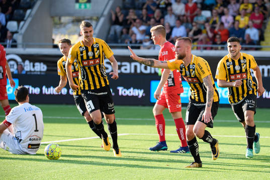 Häckens Alexander Faltsetas jublar