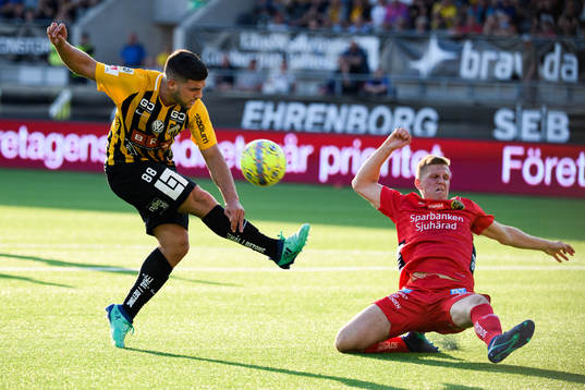 Häckens Moestafa El Kabirskjuter och Elfsborgs Joakim