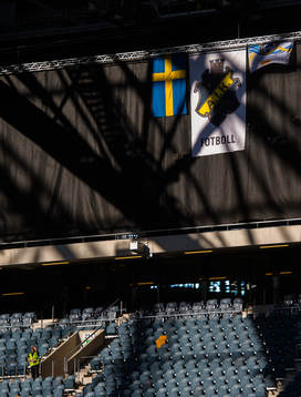 Tomma läktarplatser före fotbollsmatchen i Allsvenskan