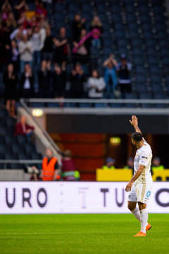 Östersunds Saman Ghoddos jublar