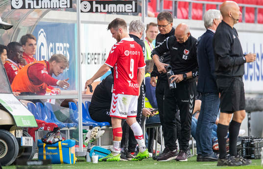Kalmars Måns Söderqvist blev skadad och utbytt