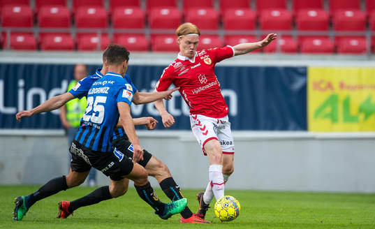 Kalmars Nils Fröling  och Sirius Mauricio Albornoz