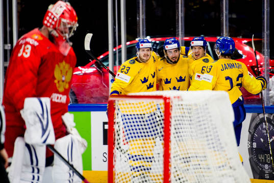 Sveriges Rickard Rakell jublar med Oliver Ekman Larsson,