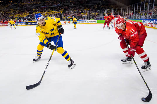 Rickard Rakell och Rysslands Sergei Andronov