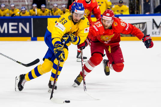 Sveriges Mika Zibanejad och Rysslands Nikita Nesterov