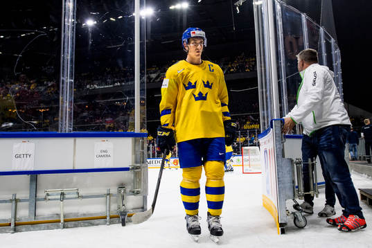 Sveriges Mikael Backlund lämnar isen