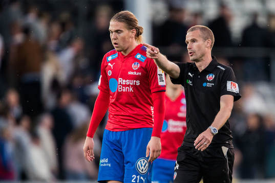 Helsingborgs Charlie Weberg och assisterande tränare