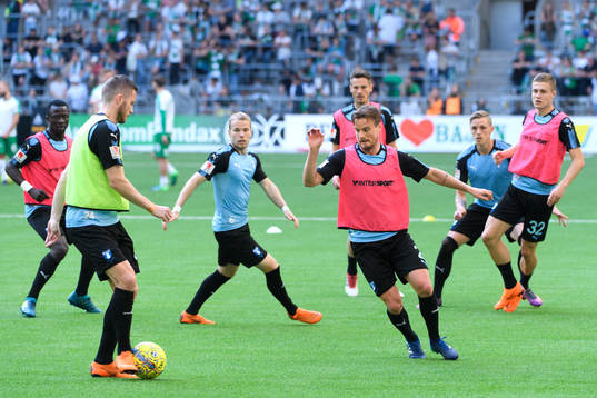 Malmö FF värmer upp innan fotbollsmatchen i Allsvenskan
