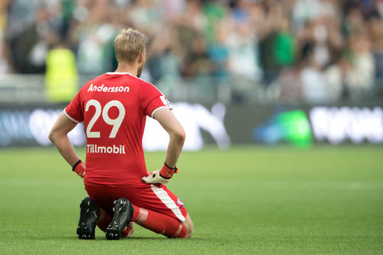 Malmö FFs målvakt Fredrik Andersson deppar