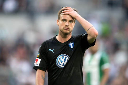 Malmö FFs Eric Larsson deppar
