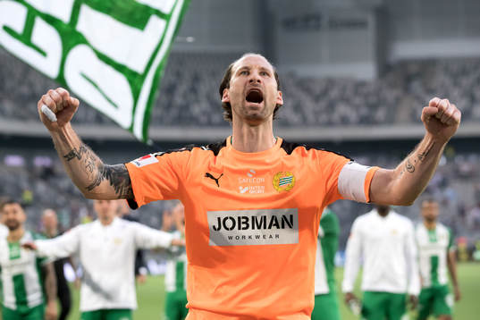 Hammarbys målvakt Johan Wiland jublar