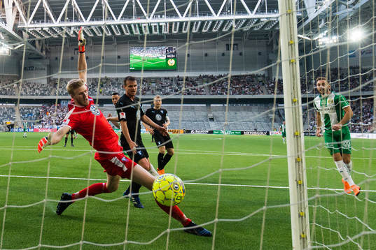 Hammarbys Nicola Djurdjic (ej i bild) gör 2-2 på nick