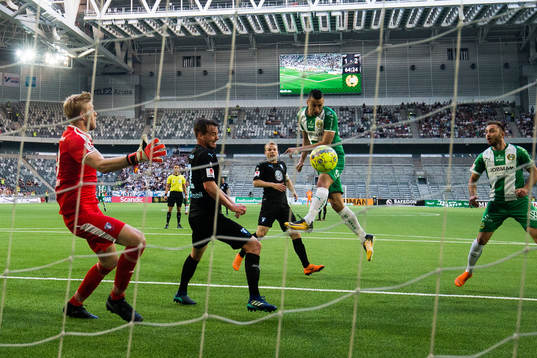 Hammarbys Nicola Djurdjic gör 2-2 på nick förbi Malmö