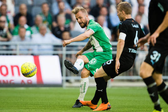 Hammarbys Sander Svendsen med ett skott