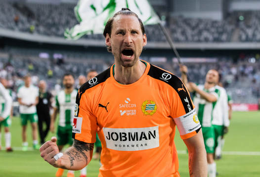 Hammarbys målvakt Johan Wiland jublar