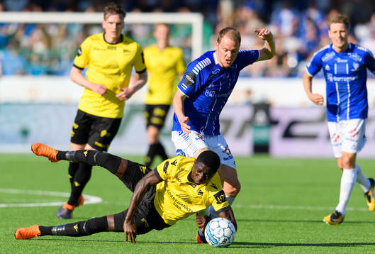 Afeez Aremu of Start and Matti Lund Nielsen of Sarpsborg 08