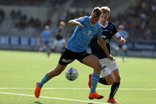 Kent Håvard Eriksen of Sandnes in action against Viljar