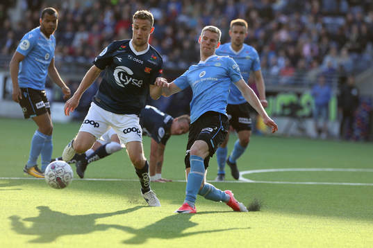 Fredrik Torsteinbø from Viking in action against Ari