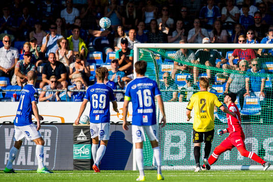 Goalkeeper Jonas Deumeland of Start sees Sarpsborg 08