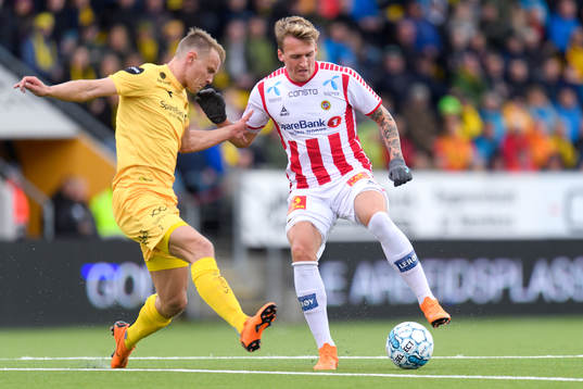 Marius Lode of Bodø/Glimt and Runar Espejord of Tromsø