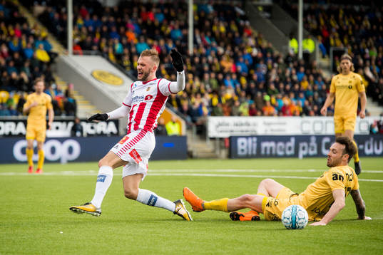 Lasse Nilsen of Tromsø and José Ángel of Bodø/Glimt