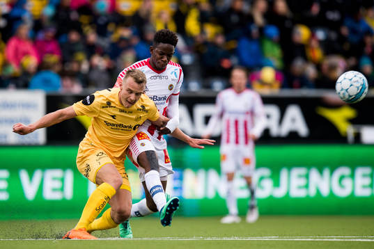 Marius Lode of Bodø/Glimt and Mushaga Bakenga of Tromsø