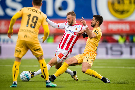 Lasse Nilsen of Tromsø and Isidoro of Bodø/Glimt