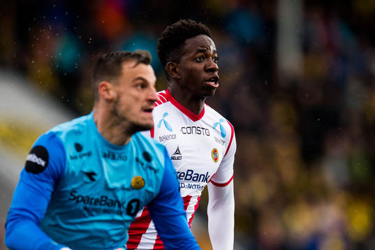 Goalkeeper Zoran Popovic of Bodø/Glimt and Mushaga Bakenga