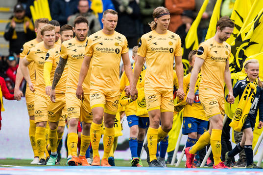 The players of Bodø/Glimt enter the pitch