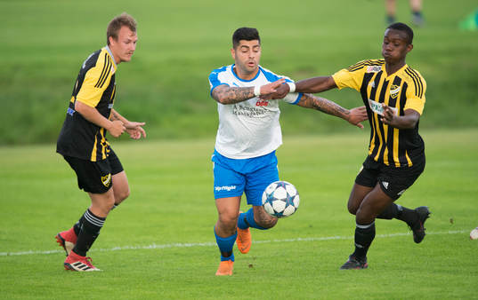 IFK Hässleholms Joakim Karlsson och Carl Mujaguzi i